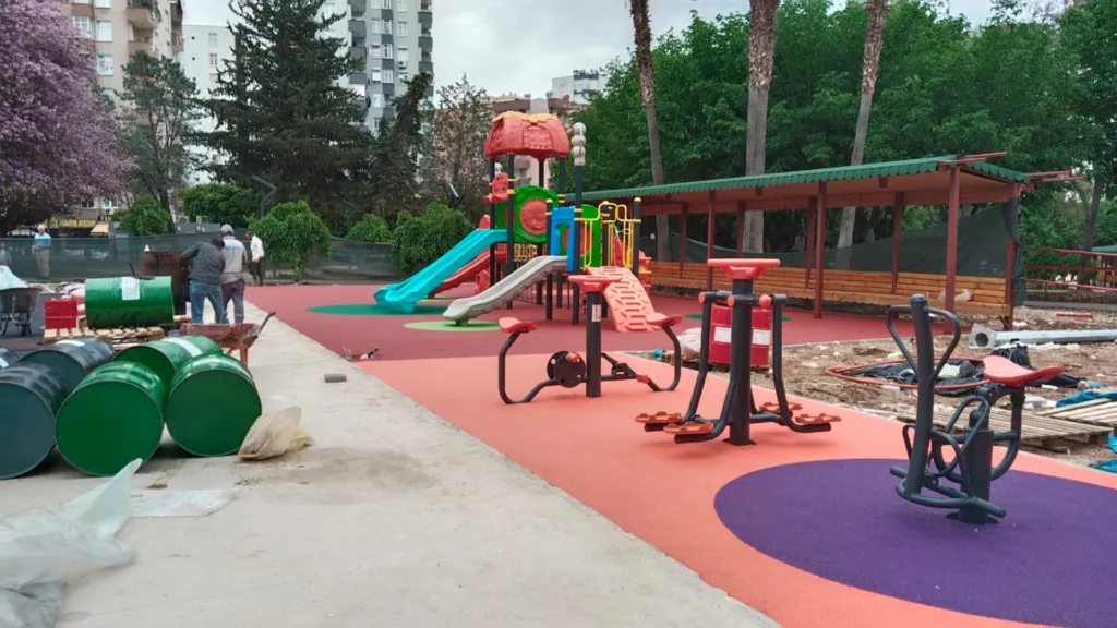 Adana cumhuriyet parki ve spor parki zemin kaplama yapim isiIMG 20250516 WA0020