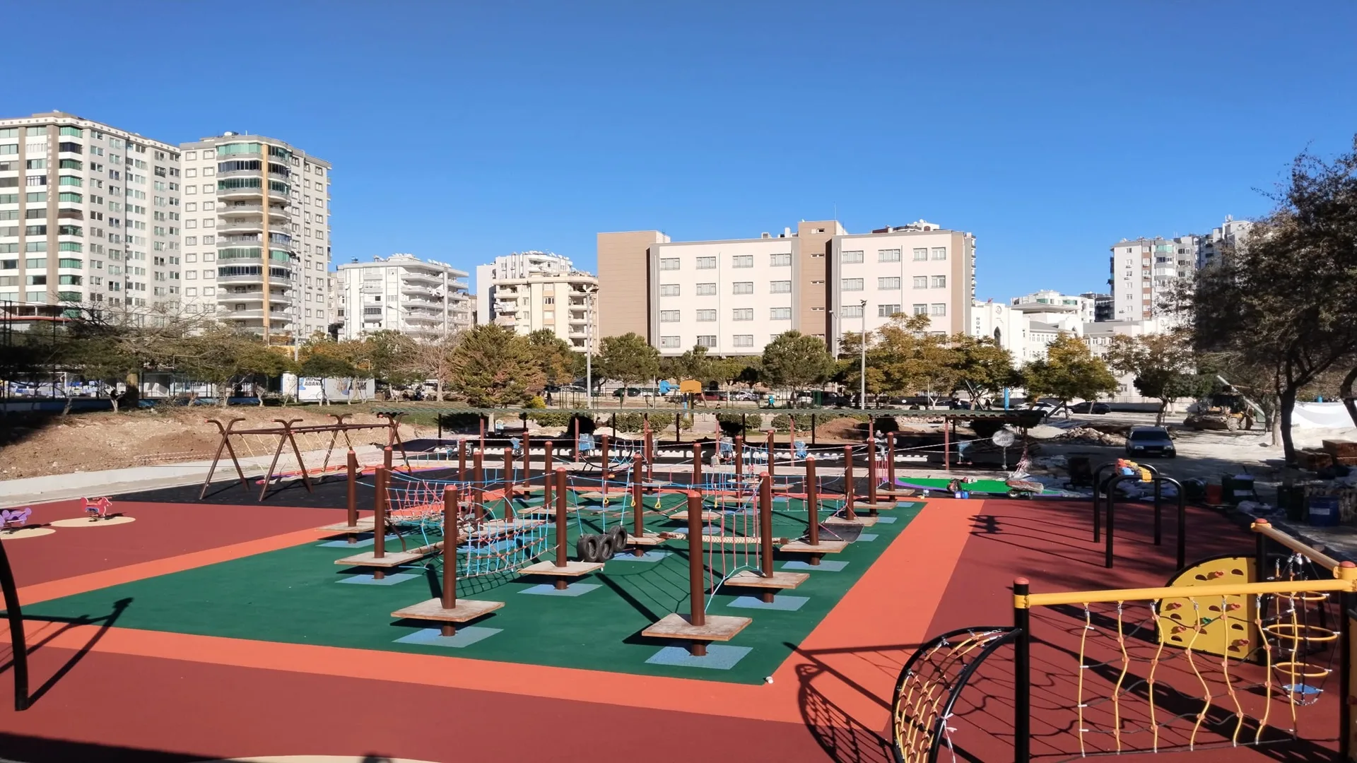 Adana cumhuriyet parki ve spor parki zemin kaplama yapim isiIMG 20250516 WA0044