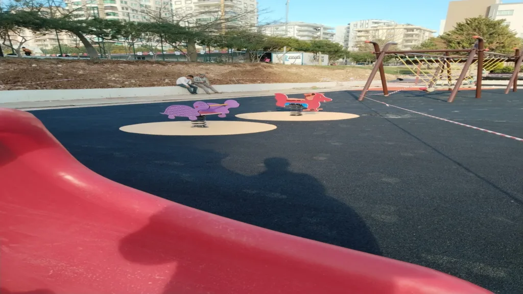 Adana cumhuriyet parki ve spor parki zemin kaplama yapim isiIMG 20250516 WA0052
